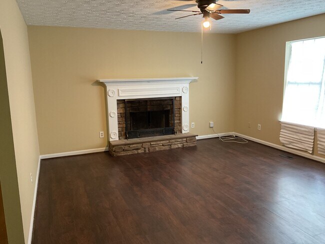 Foto del edificio - 222 Shadow Wood Dr