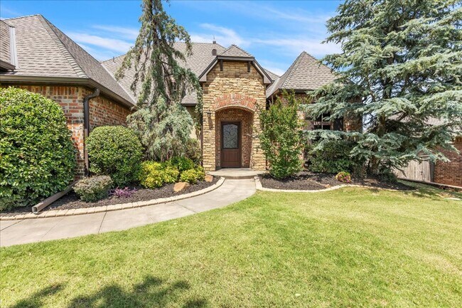 Building Photo - Gorgeous Executive Home - Open Plan - Stor...