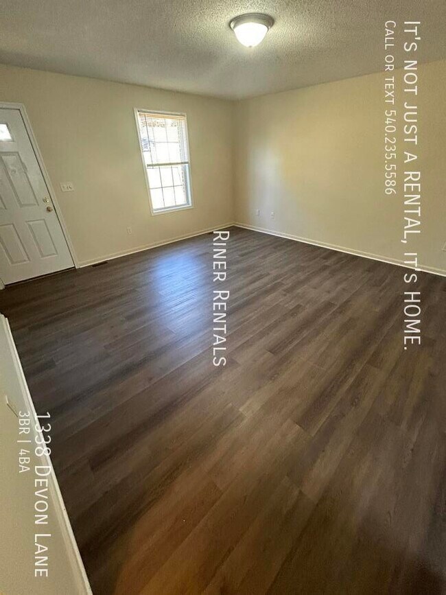 Foto del edificio - 1338 Devon Ln
