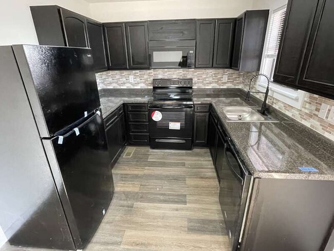 Foto del edificio - 1642 Hillwood Dr