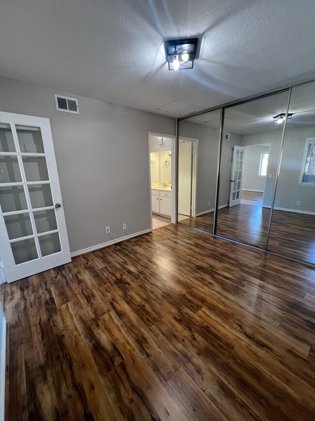 Building Photo - 4565 Alamo St