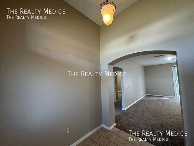 Building Photo - 447 Cierra Oaks Cir