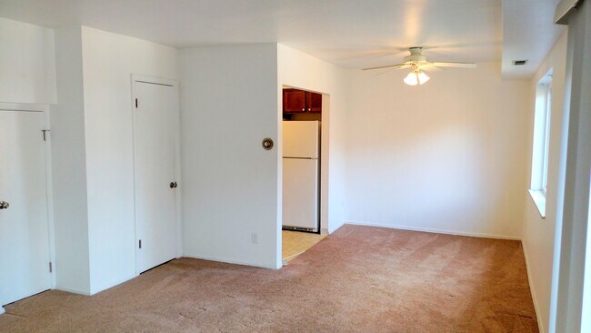 Foto del edificio - 129 Baywood Ave