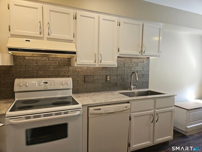 Building Photo - 54 Deer Run