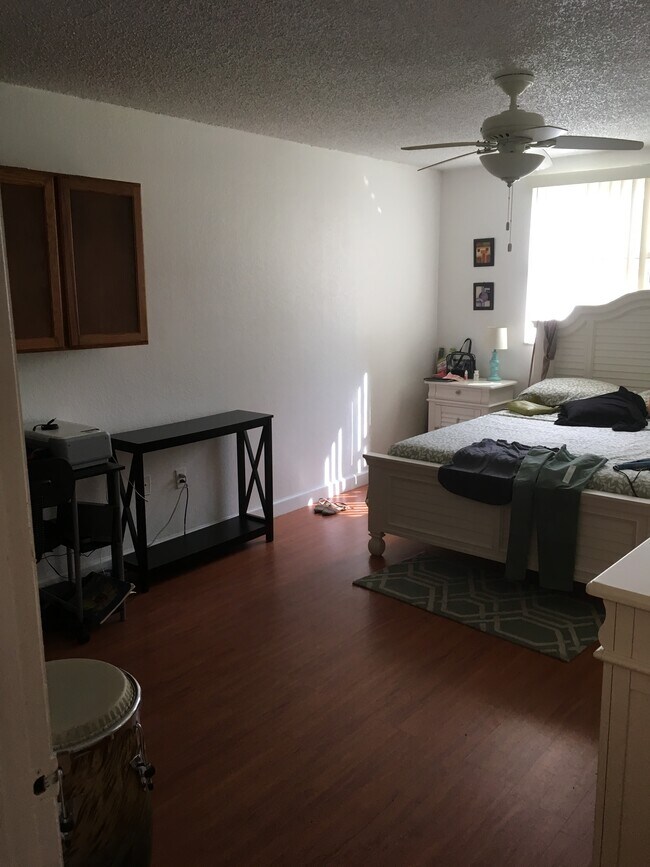 Building Photo - 8215 Lake Dr