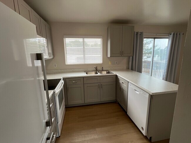 Kitchen a - 1136 E Violet Dr