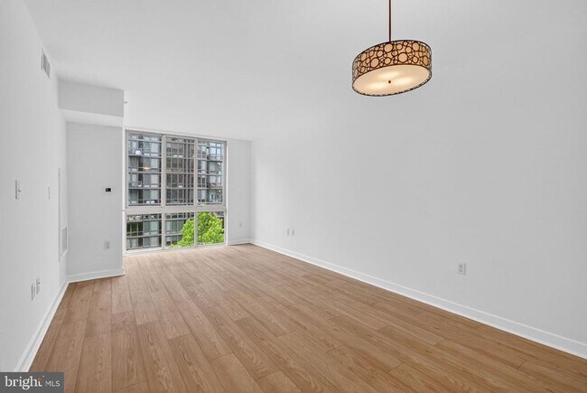 Foto del edificio - 1000 New Jersey Ave SE