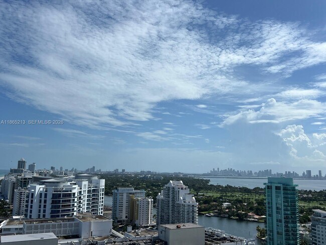 Foto del edificio - 6301 Collins Ave