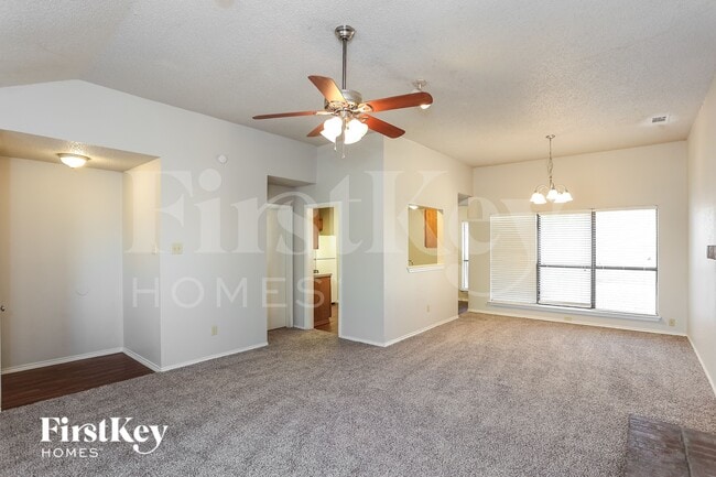 Building Photo - 2321 Lakeshore Ln