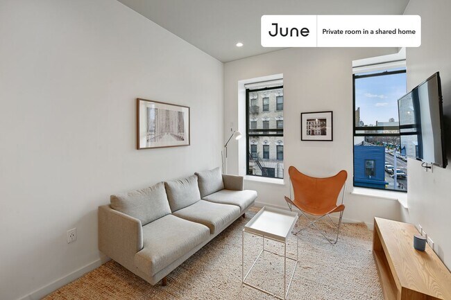 Foto del edificio - Private bedroom in 6 bed/2 bath Home