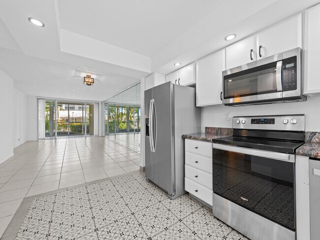 Building Photo - 3300 S Ocean Blvd