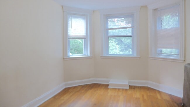 Building Photo - 382 Riverway