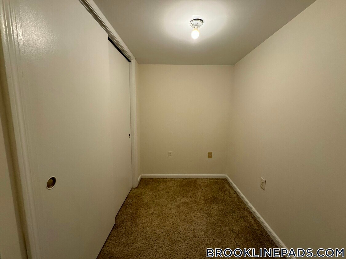 Foto principal - 1223 Beacon St