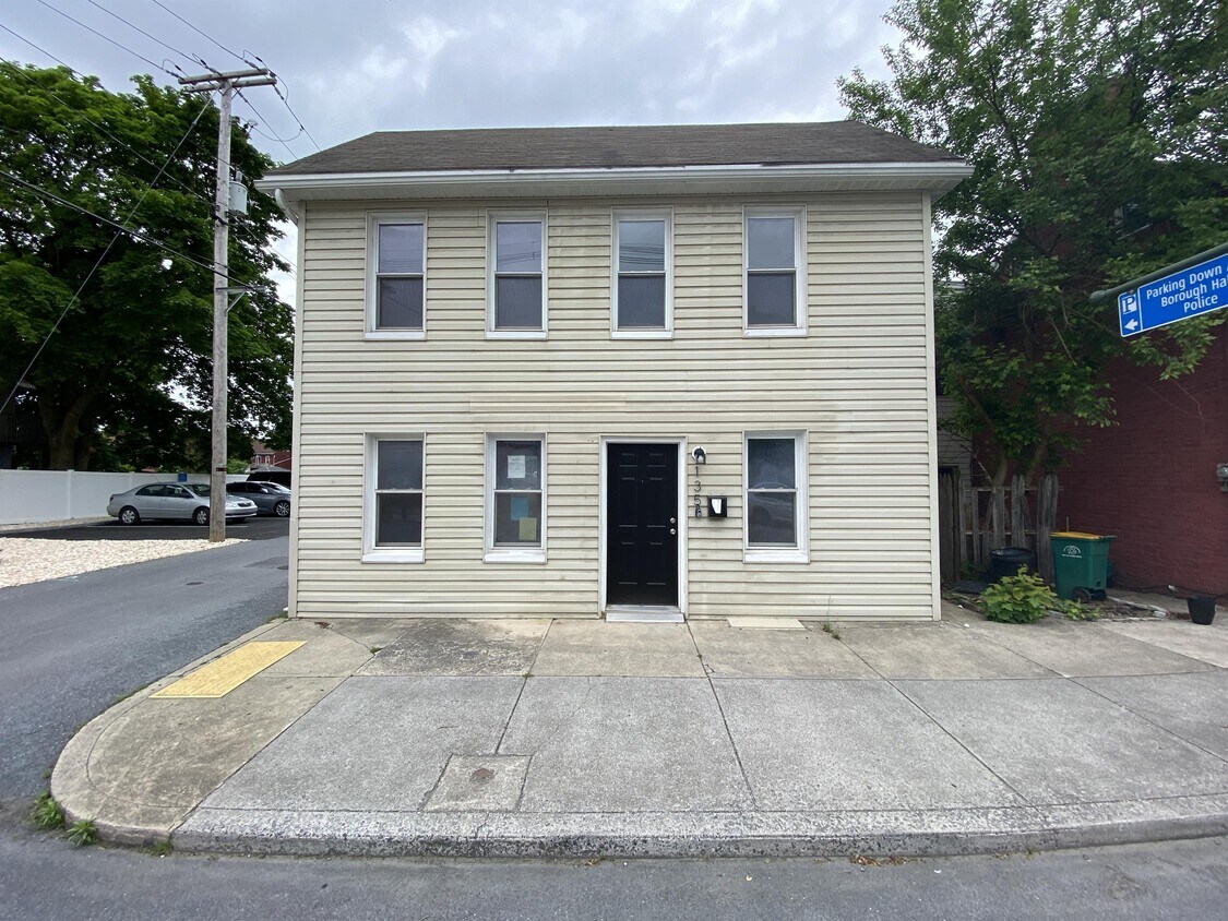 135 S 3rd St, Chambersburg, PA 17201 House Rental in Chambersburg, PA