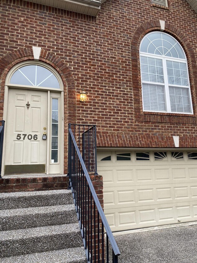 Primary Photo - 5706 Amalie Dr
