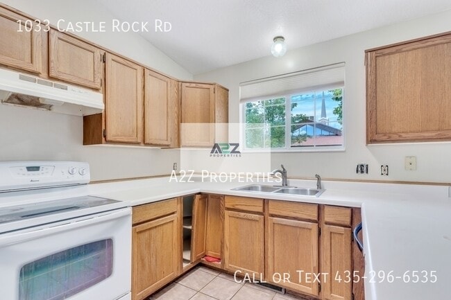 Building Photo - 1033 Castle Rock Rd