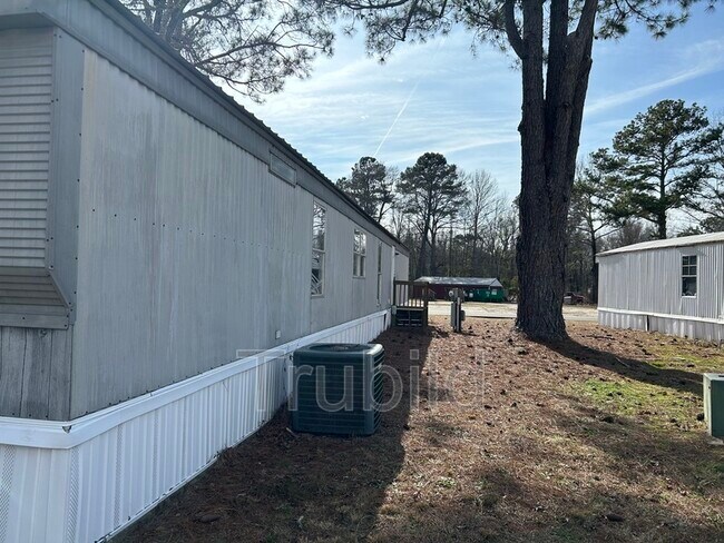 Foto del edificio - 72 Somerset Dr