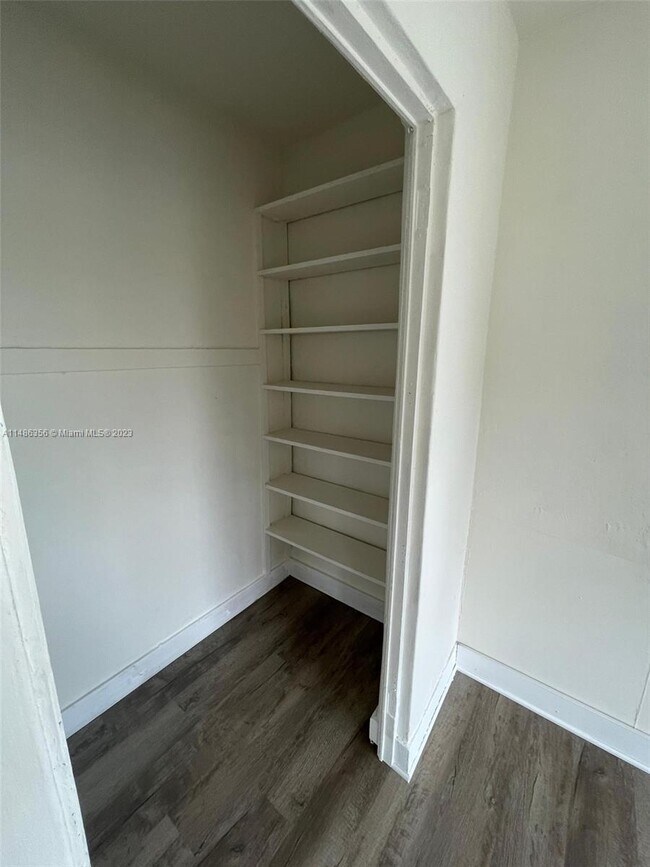 Foto del edificio - 1603 SW 8th St