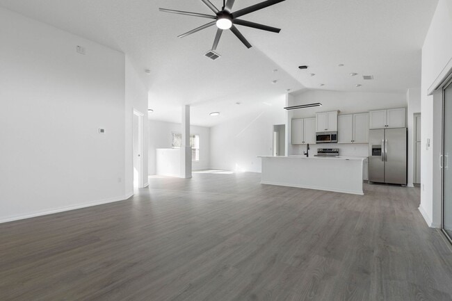 Foto del edificio - Spacious home for rent !