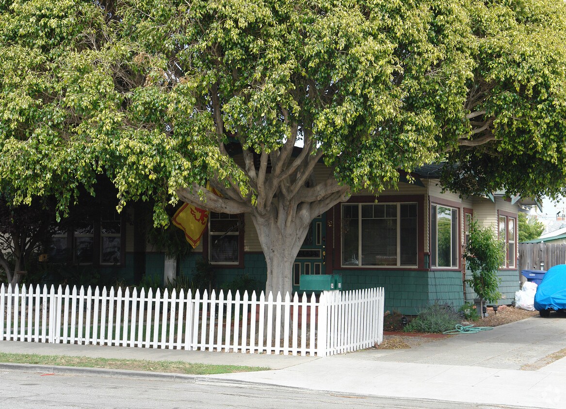 Building Photo - 52-54 S Santa Cruz St