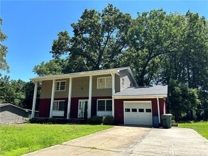 Building Photo - 117 McFadyen Dr