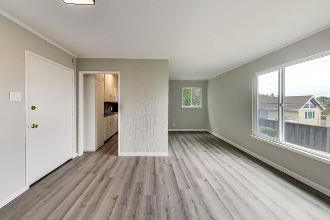 Building Photo - 1400 Millbrae Ave