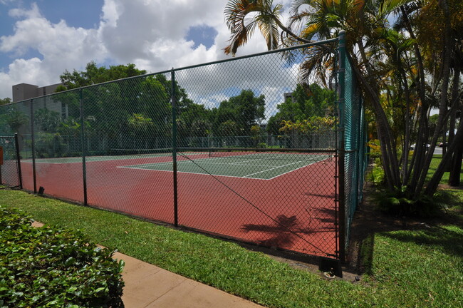 Foto del edificio - Move-In Special: One Month Free + Competit...