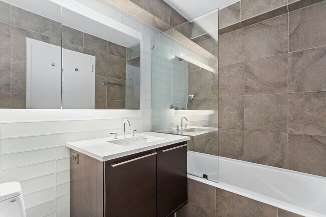 Building Photo - 464 W 44th St