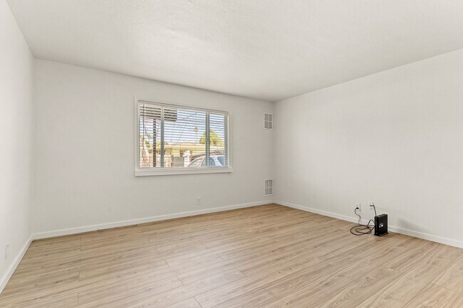 Building Photo - 1redou