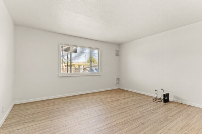 Photo - 642 Douglas Ave Apartment