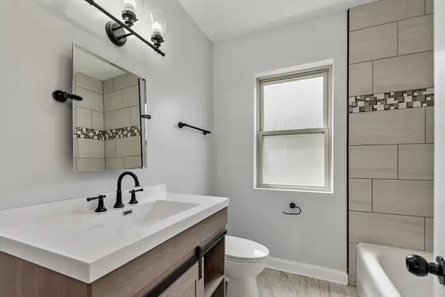 Foto del edificio - 8036 S Paxton Ave