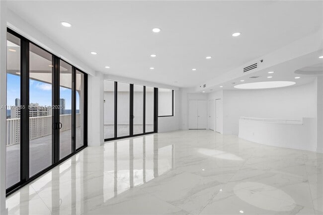 Foto del edificio - 2000 Island Blvd