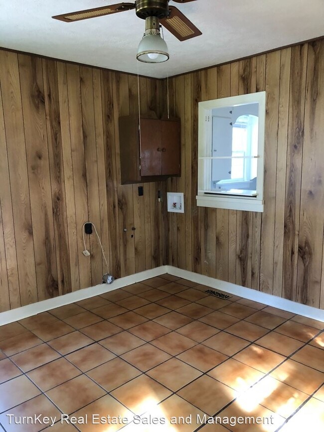 Building Photo - 2 br, 1 bath House - 2451 N Broadway