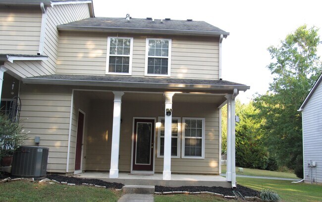 Building Photo - 4881 Robinson Square Dr