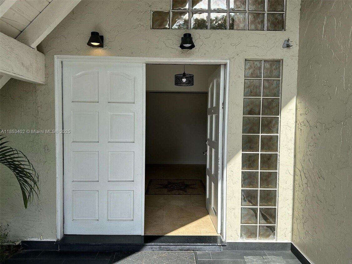 Foto principal - 20605 NE 9th Ct