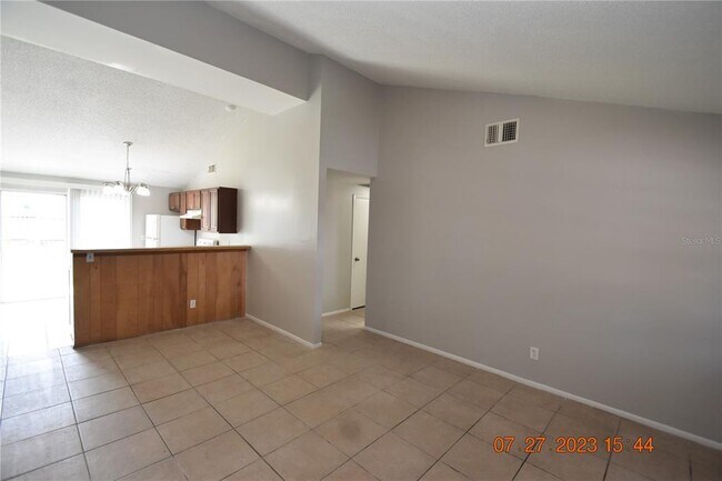 Building Photo - 10103 Royal Acres Ct