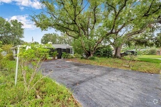 Building Photo - 209 Southeast Jefferson Cir N