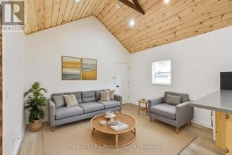 Building Photo - 274 Mississaga St W