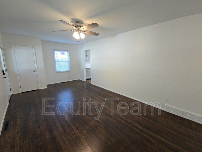 Building Photo - 120 Circle Dr