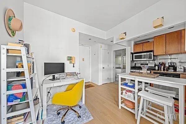 Building Photo - 520 W 23rd St