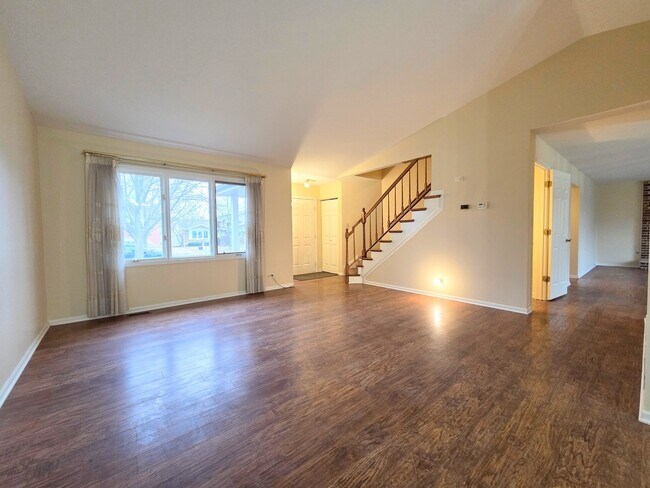 Foto del edificio - 1013 Meadow Lake Dr