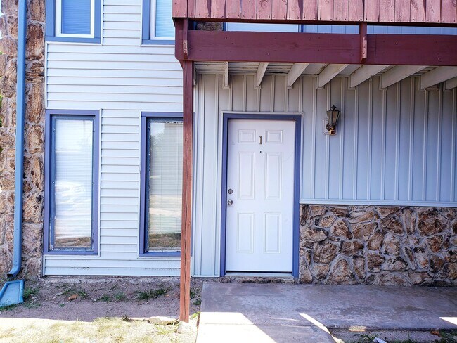 Building Photo - 1449 N Smith Ct