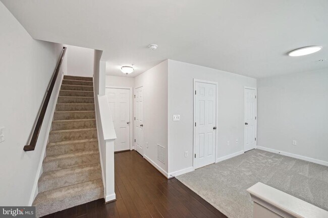 Building Photo - 5981 Jefferson Commons Way