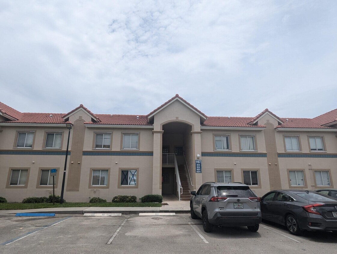 Foto principal - 1157 Golden Lakes Blvd