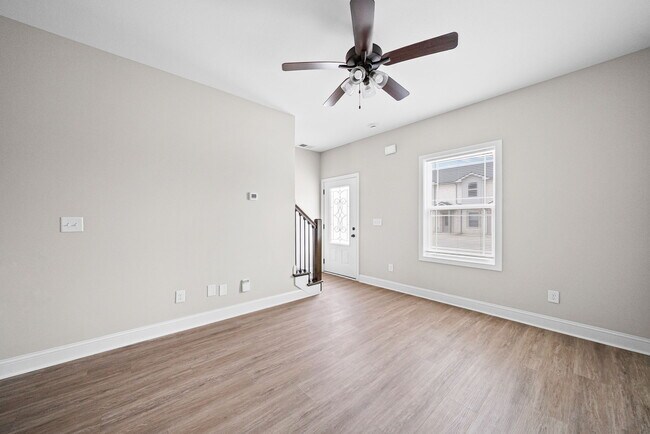 Foto del edificio - 1201 Fort Campbell Blvd