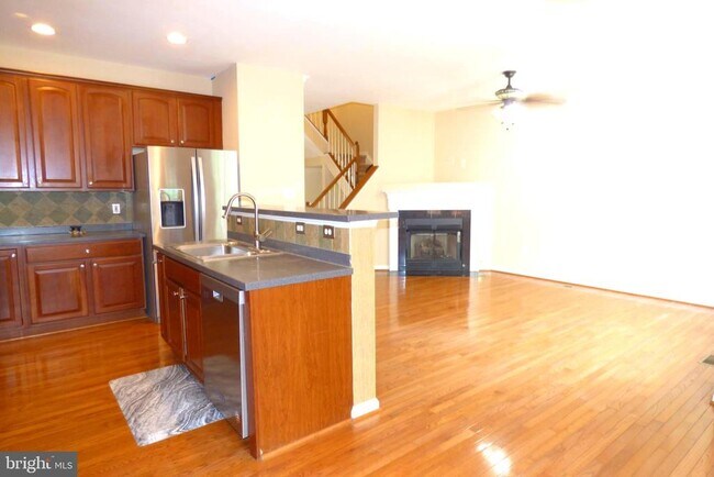 Building Photo - 44286 Acushnet Terrace