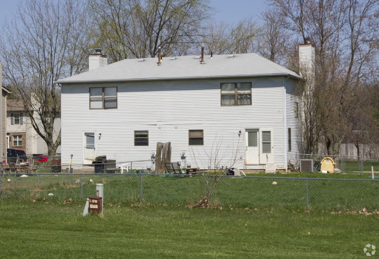 Building Photo - 1811 Laramie Dr