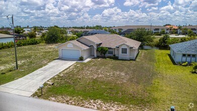 Building Photo - 3303 SW 8th Ct