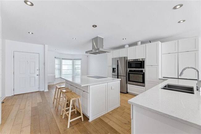 Building Photo - 908 Lenox Hill Ct NE