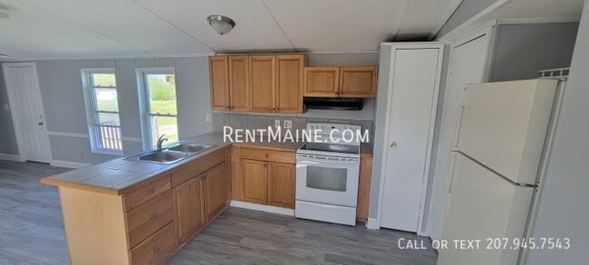 Building Photo - 98 Park Dr